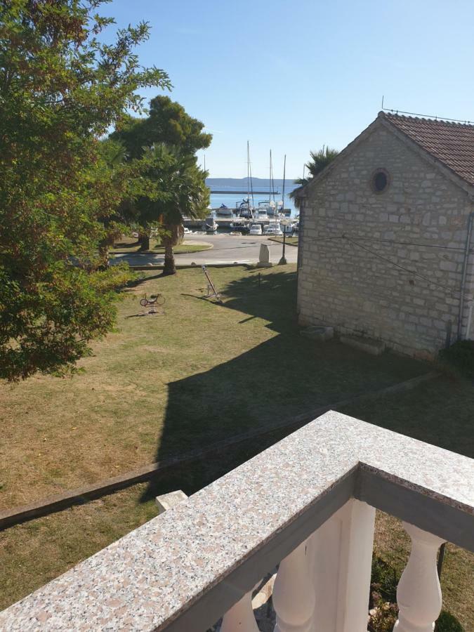 Apartments Martinovic By The Sea Куклица Экстерьер фото